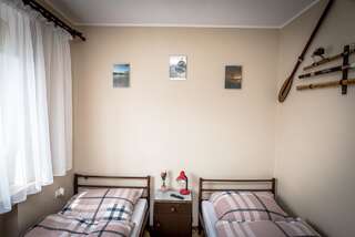 Проживание в семье Pokoje Gościnne Arkadia Вжесня Двухместный номер с 2 отдельными кроватями и общим туалетом-1